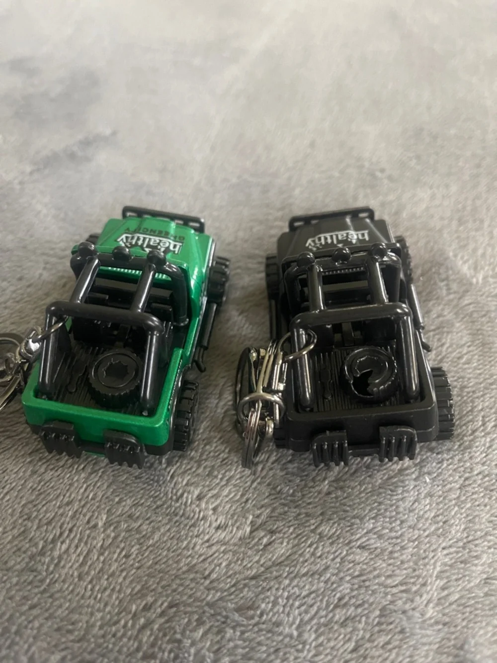 Jeep Keychain bag charm Duo Black & Green new plastic wheels roll lobster clip